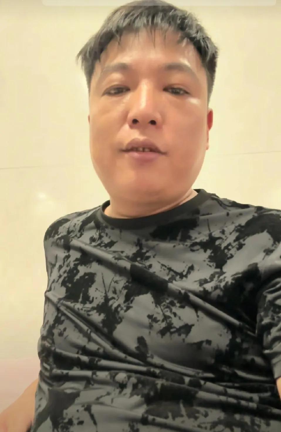 封妈妈为儿子相亲，一大早就做了鱼丸和红烧肉。这份精心准备的早餐，饱含着一位母亲对