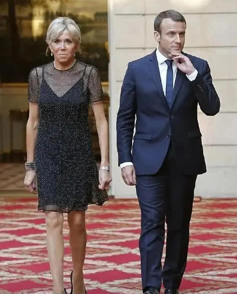 欧洲人的理念跟中国人不同，就拿马克龙来说吧，娶了一个大自己24岁的老婆，天哪！这