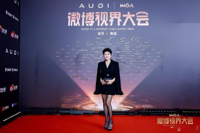 张凯丽这番话真的有些耐人寻味啊，这是在说谁呢？张凯丽因参加某大会从而引发网友关