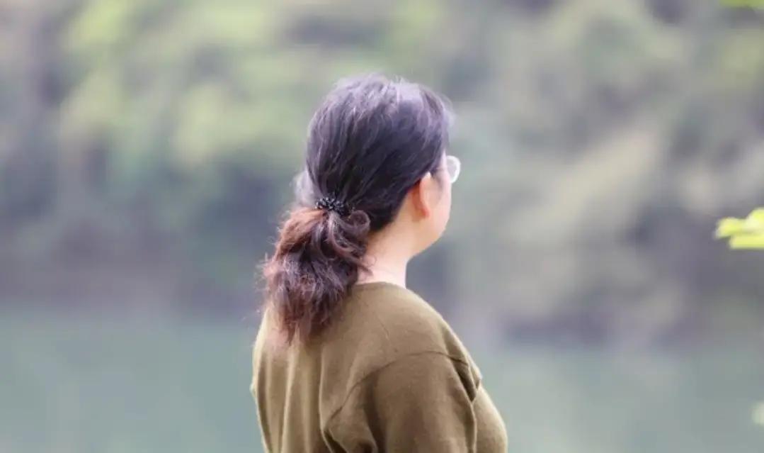 刷到一篇劝退休大爷离三种女人远点的文章，未婚小姑娘、离异独居、暧昧对象全被点名，