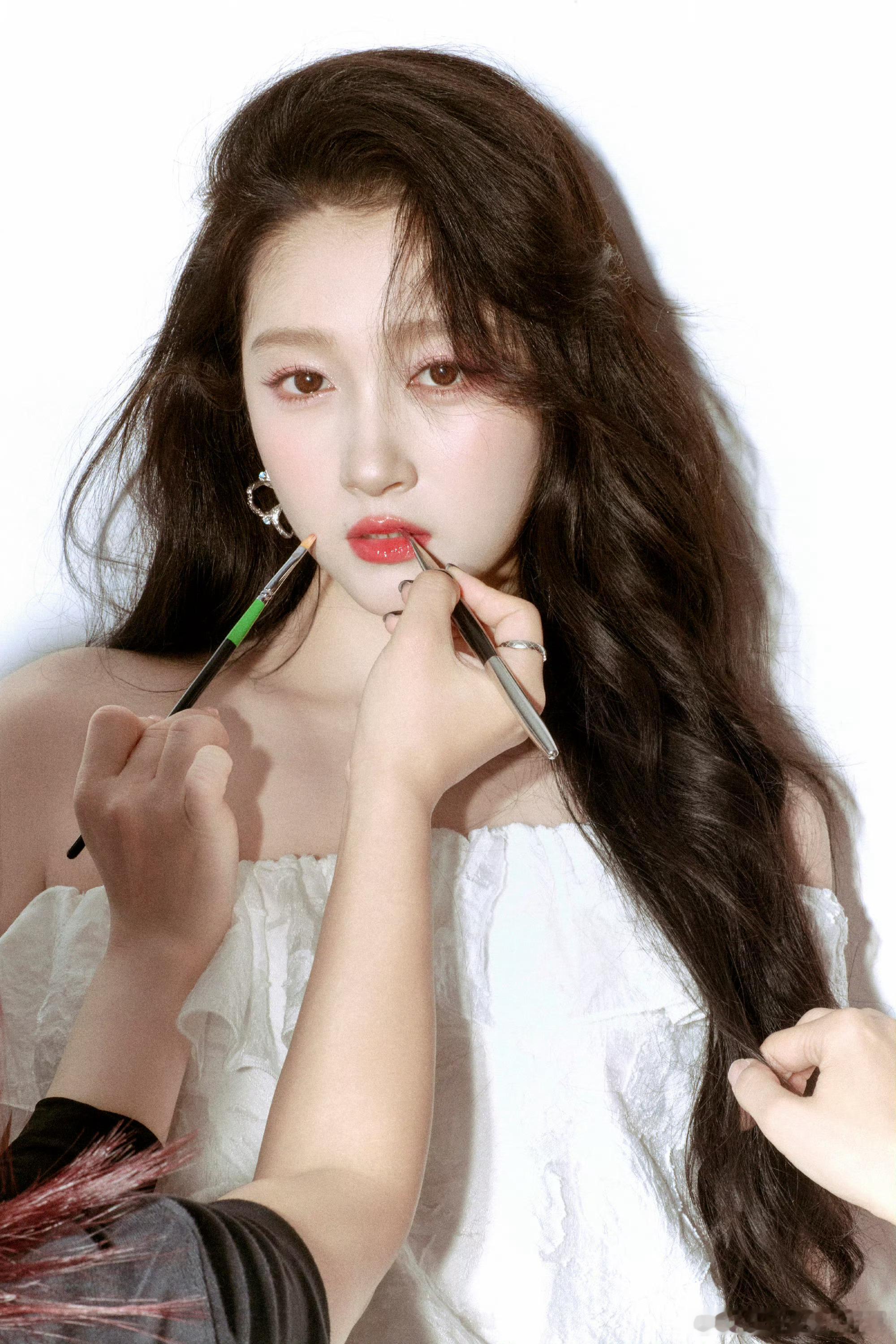 彤姐今天啤酒节活动造型，超短美裙，杨单的元气少女妆​​​