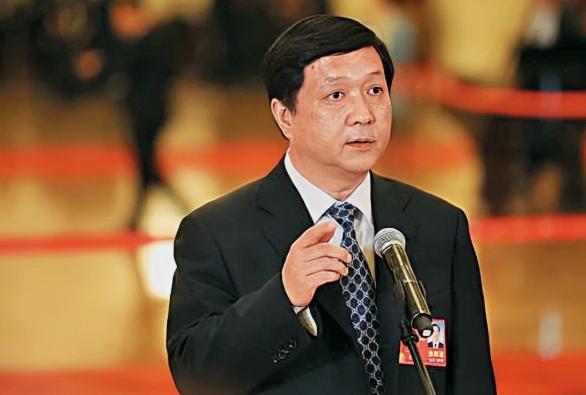 就在这两天，中科院的官网上，有个变化不简单：歼-20的总设计师杨伟，简历被撤了。