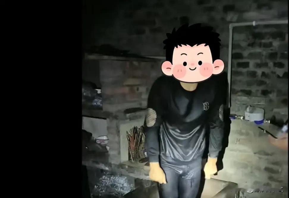 近日，四川蓬溪县发生一起离奇盗窃案。当地一家茶楼老板清晨开门营业时，发现收银台内