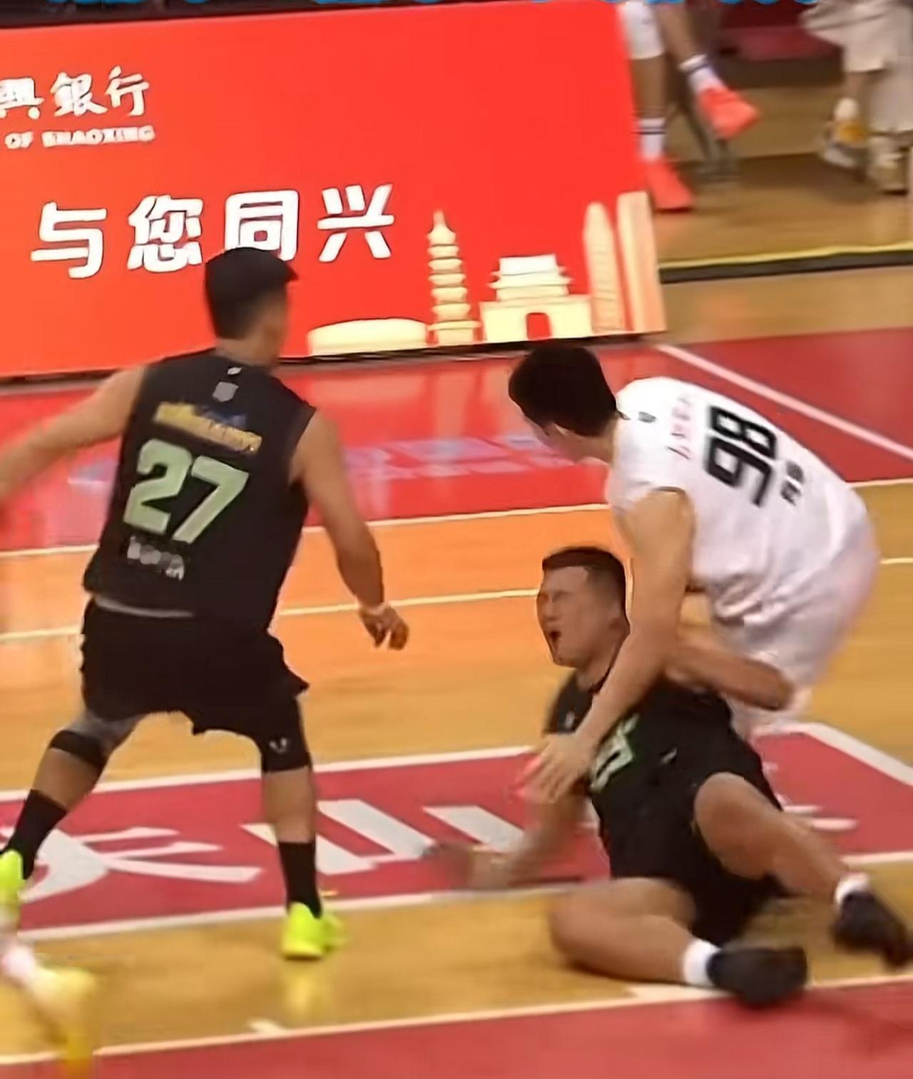 绍兴队与丽水队冲突始末复盘，绍兴队输的不冤，被群起而告之也不冤！第一个冲突点是