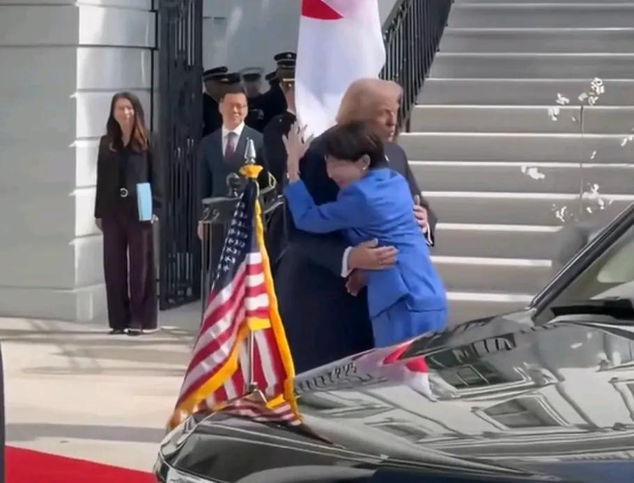 恨不相逢青春期，一抱已过更年期，疲惫的我，是否有缘与你再相依？你说我会突然袭击？