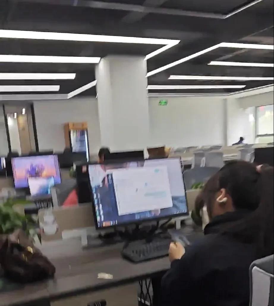 36岁打工人的无奈：失业10个月内找了3份工作，最无语的不是工资至少是砍半，而是