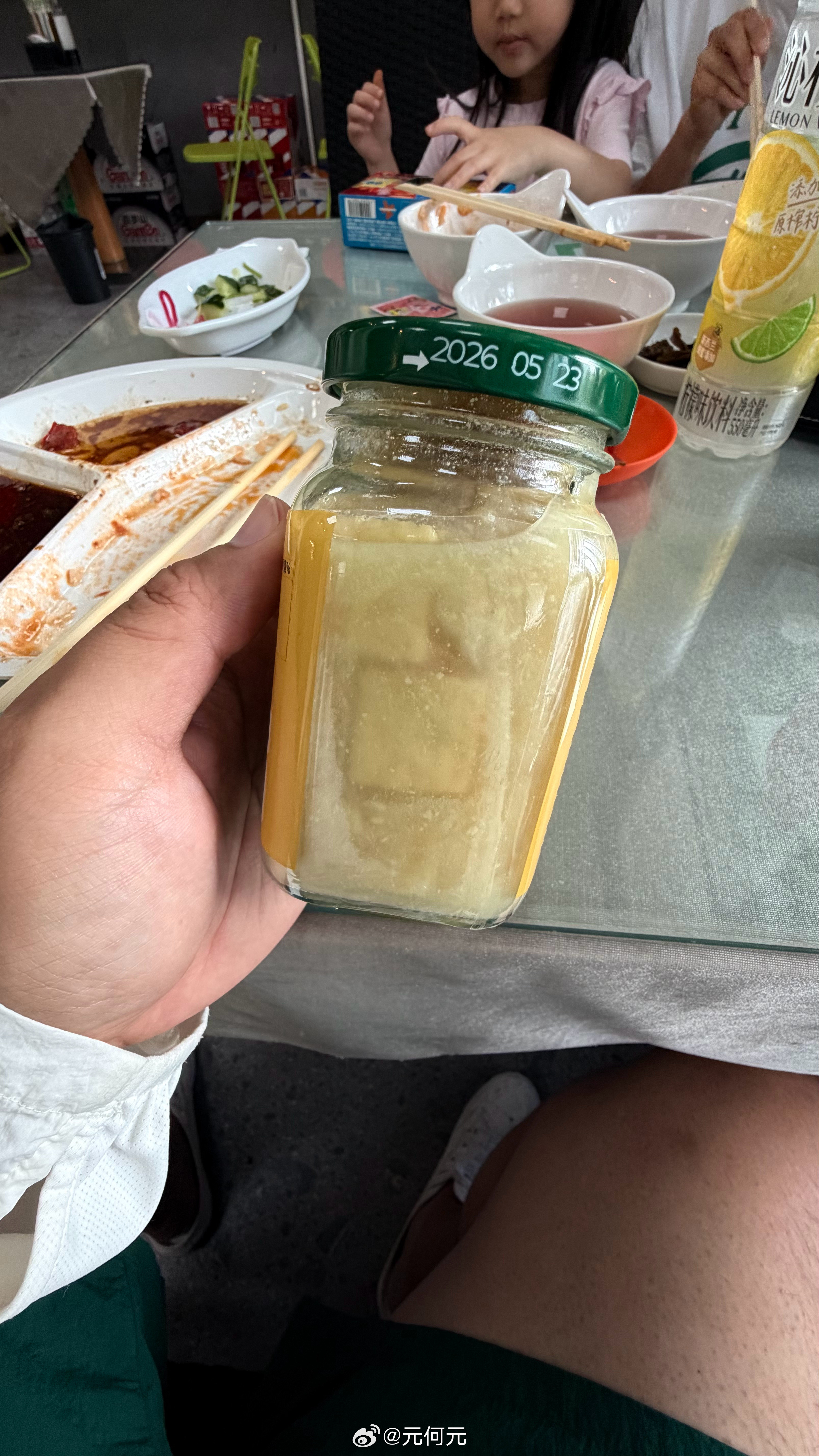 有没有一样喜欢白腐乳的？实话说相较于北方的红腐乳，我还真的爱吃南方的白腐乳。虽然