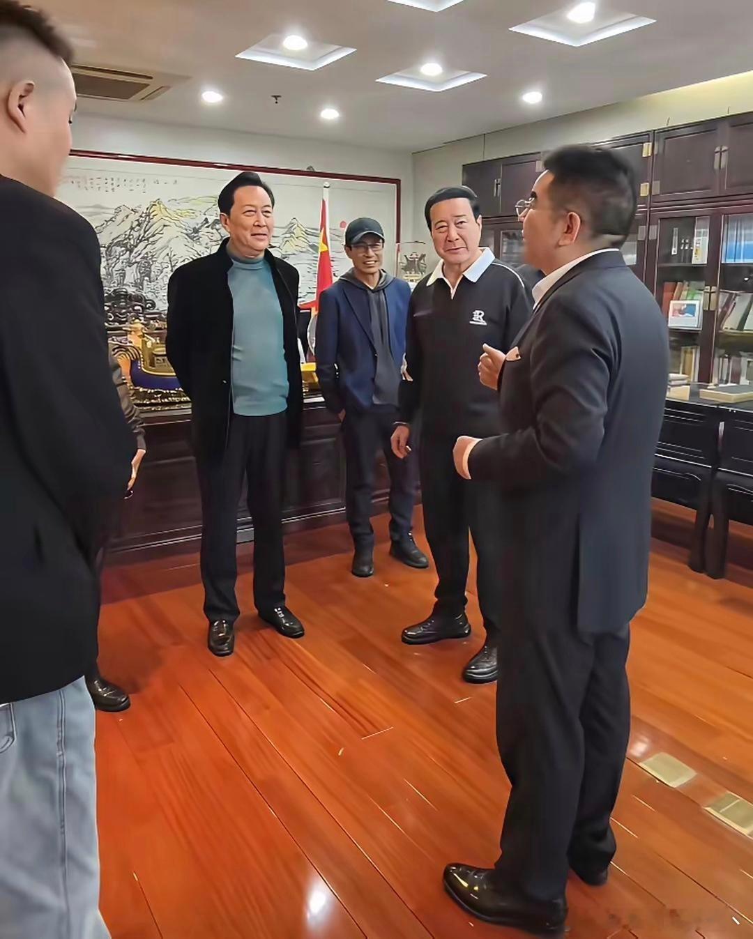 陈光标的办公室，唐国强的气场真强。