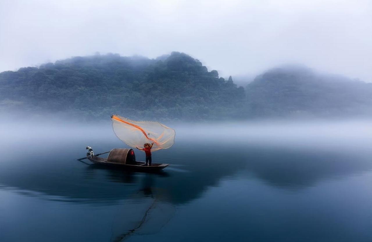 我一个朋友做生意，做的还可以，唯一的不足就是孩子的成绩不行，小孩子也不笨，就是不