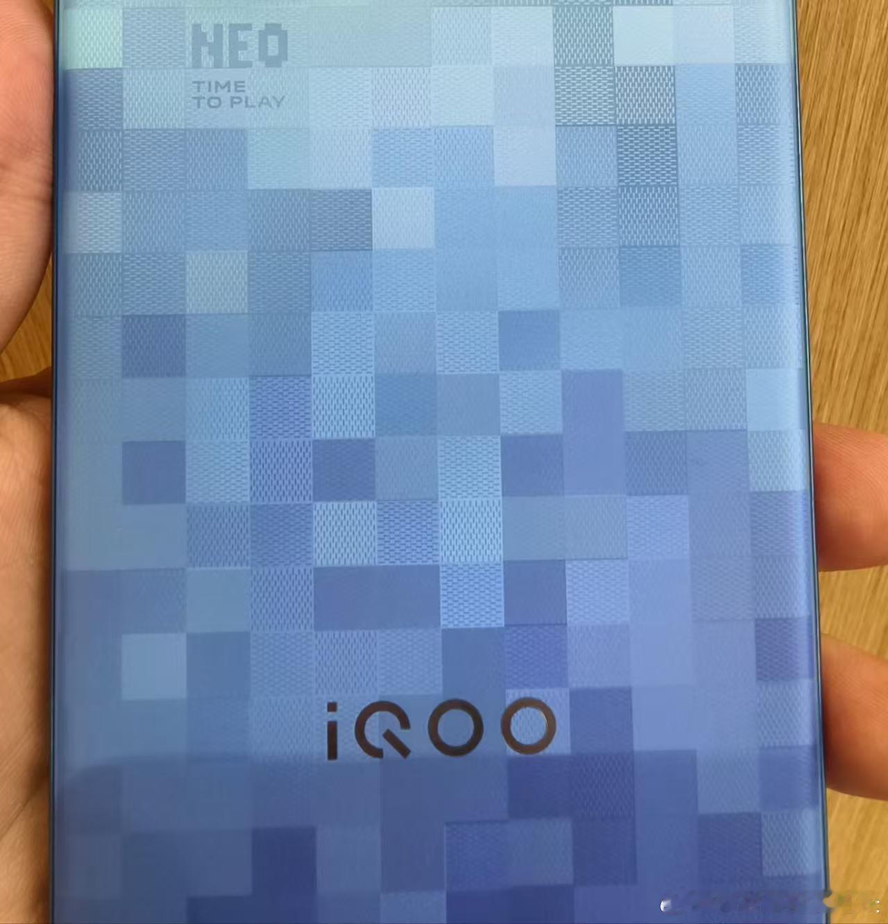 618闭眼冲iQOO新品iQOO这波像素风是跟上了，但我有一问，其实你是冲着我