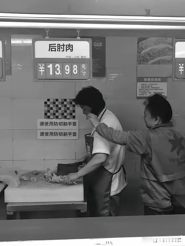 16年前同桌天天塞肉给我，16年后她来我公司面试保洁，我当场免了面试16年