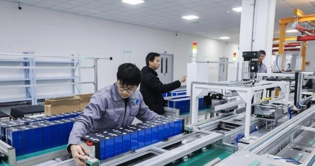 很多人搞不清楚，欧美是先发达才实行8小时工作制，还是先有了8小时工作制才变得发达