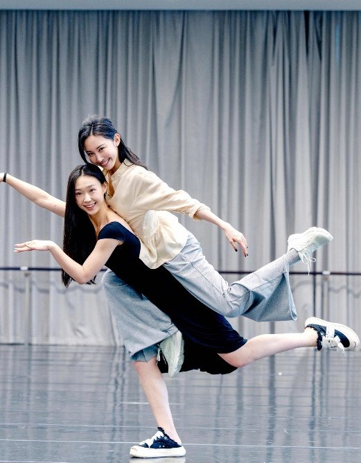 朱洁静，172cm，第一眼这图我没看明白，后来才发现。