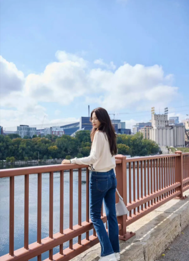 原来这才是曾黎真实的身材，那些网上流传的好身材也未必是真的，这样的曾黎还是你们心