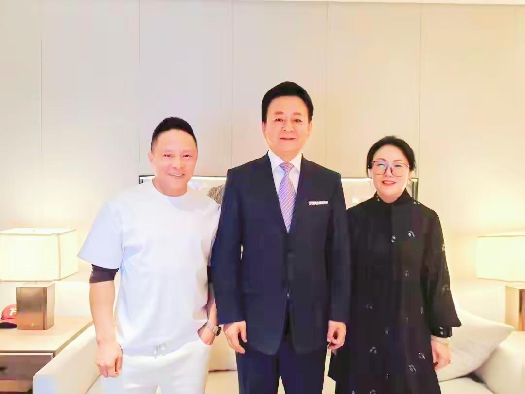 朱军老师一如既往的气场强大，气质好！