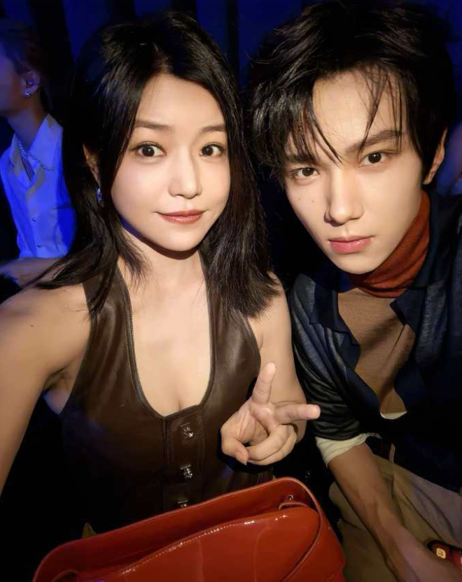 陈妍希登上热搜，原因是她晒出了一组照片！看了照片，网友纷纷热议，因为陈妍希的状态