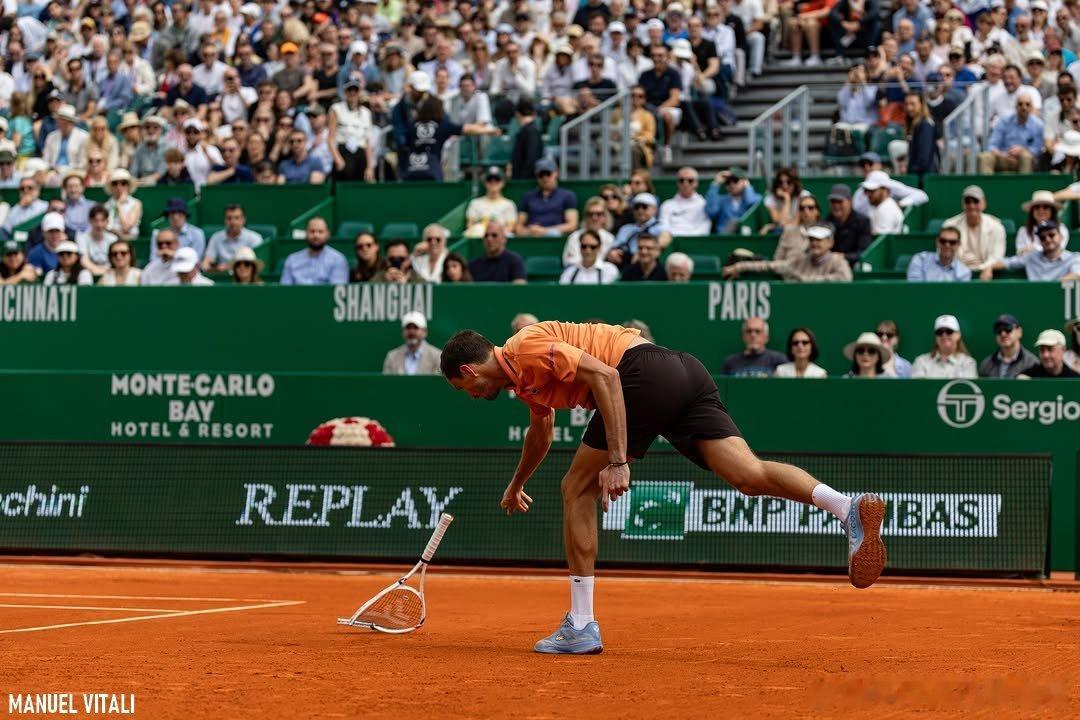 冷知识：男子大满贯冠军被送双蛋纪录📊梅总🇷🇺0:6、0:6贝雷蒂尼🇮?