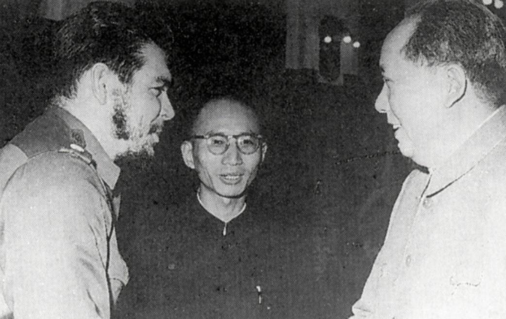 1960年，毛主席坚持要删除“中国人民在毛泽东主席领导下取得伟大成就”这句话，熊