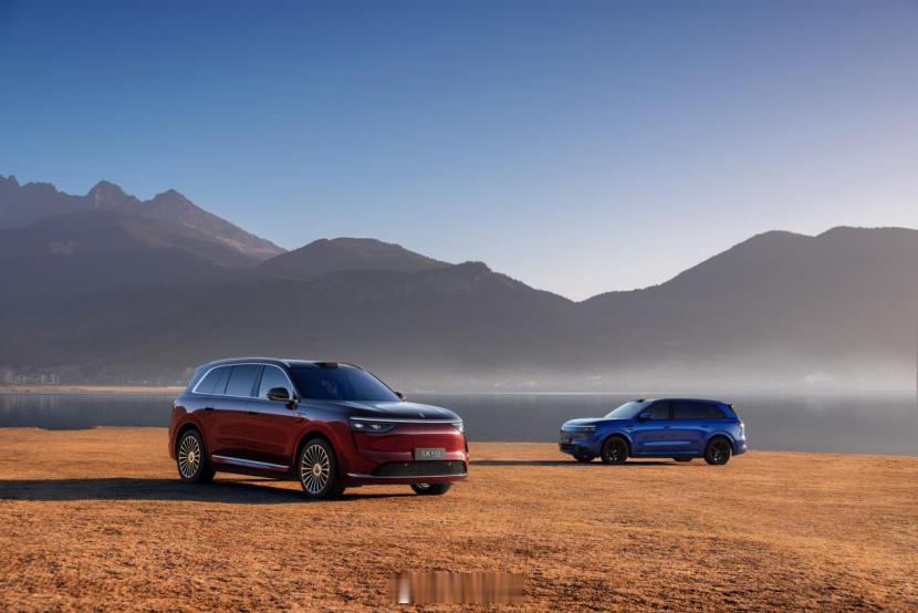 2026北京车展定位家庭智慧旗舰SUV的问界M8亮相。该车上市一年累计