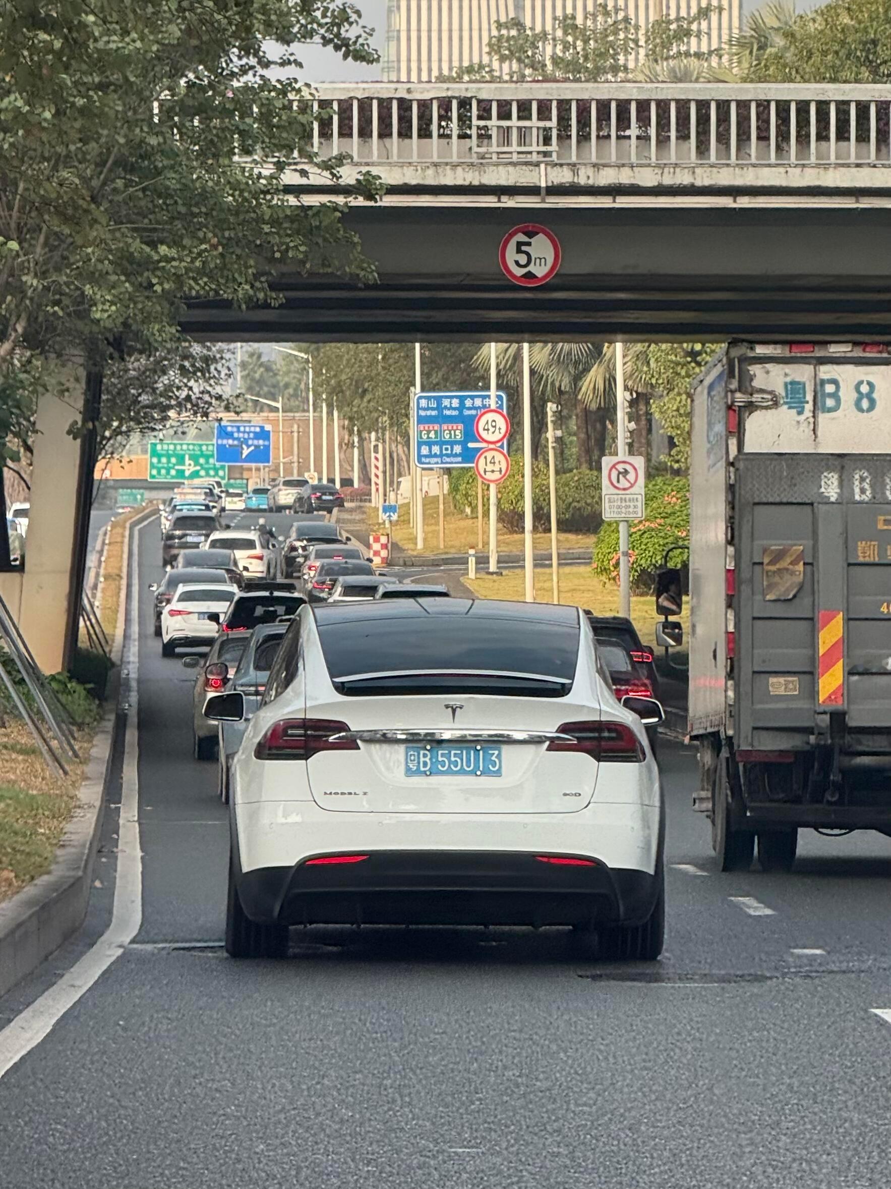 特斯拉一代目，挂蓝牌的大哥。