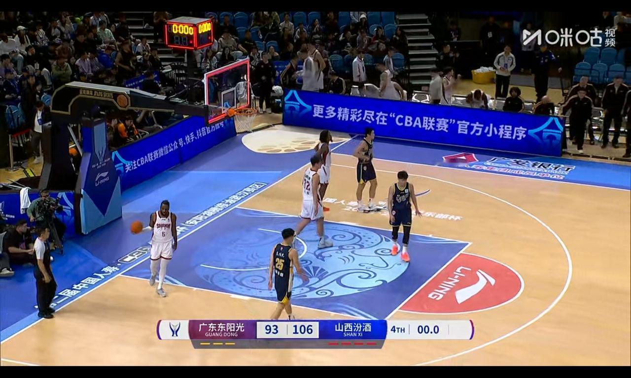 张皓嘉太笨让人无语，低级失误太多，三分球动作都罪过很大广东队末节抵抗不了，总