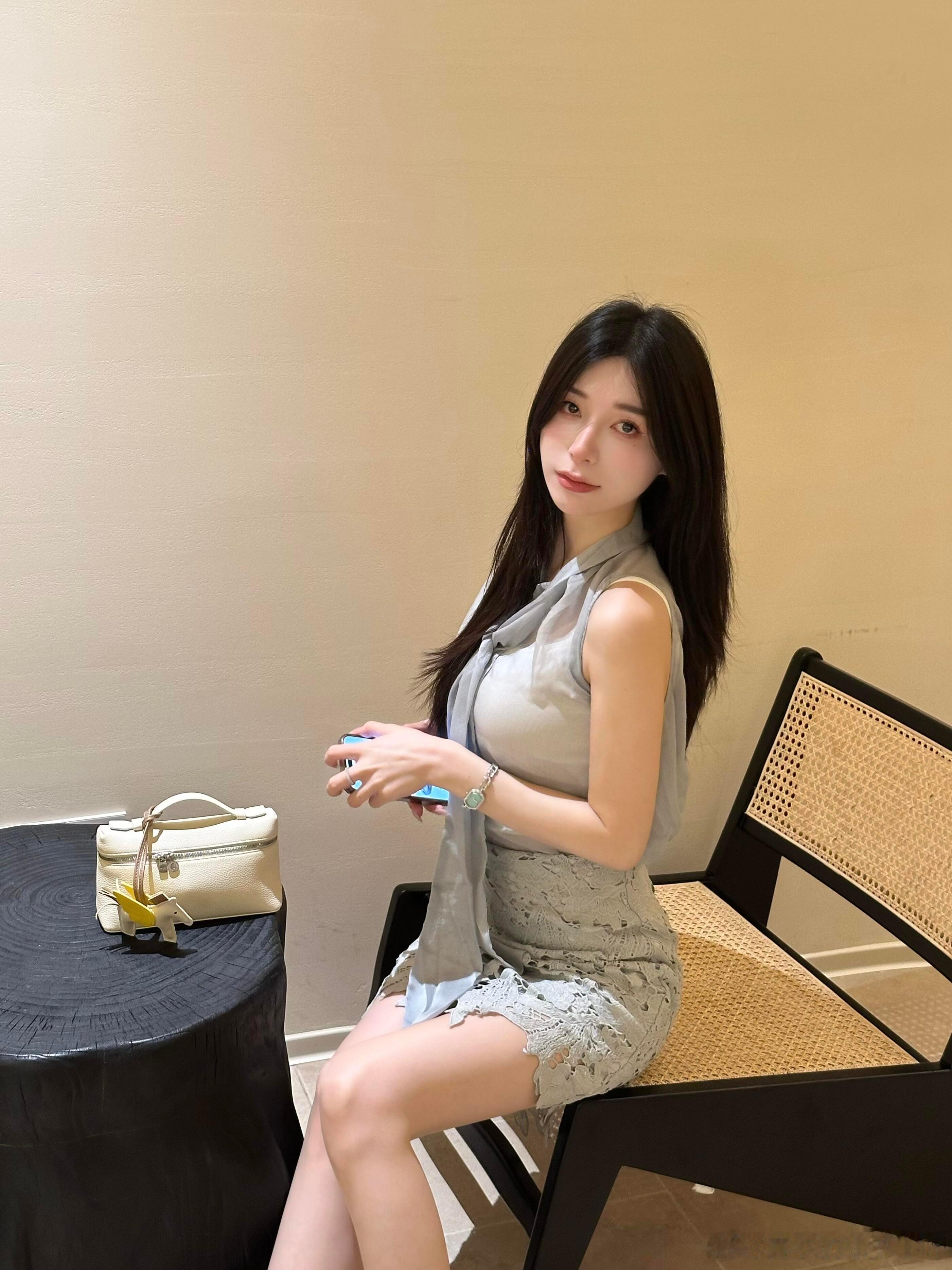 丝袜与蕾丝裙的完美穿搭~