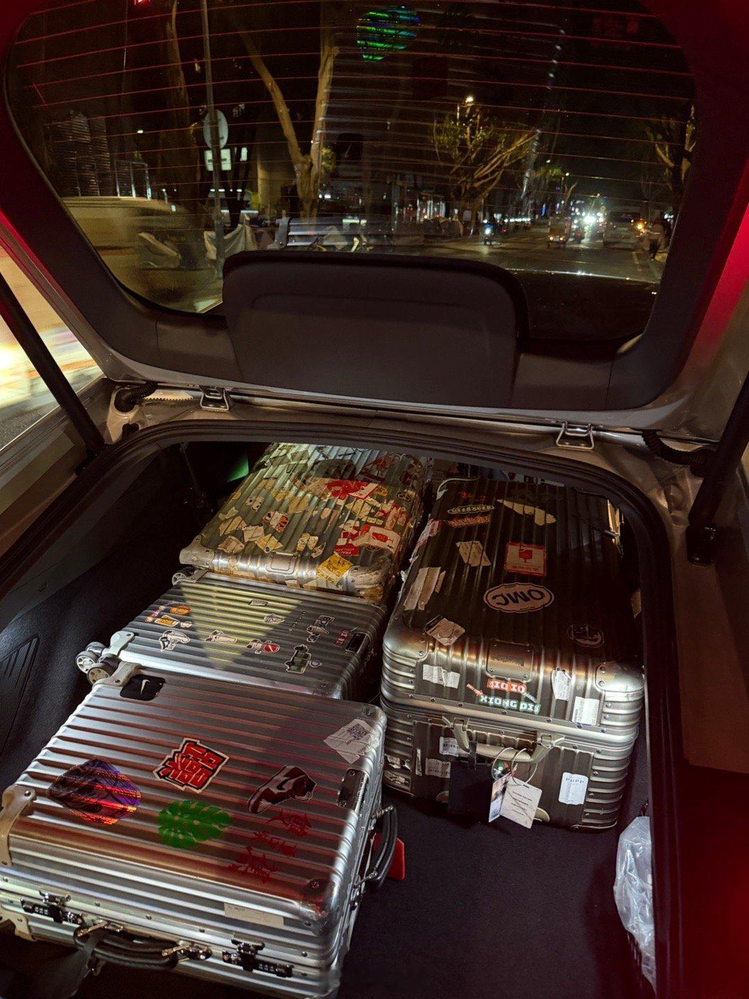 可以，比一般三箱轿车能装太多了