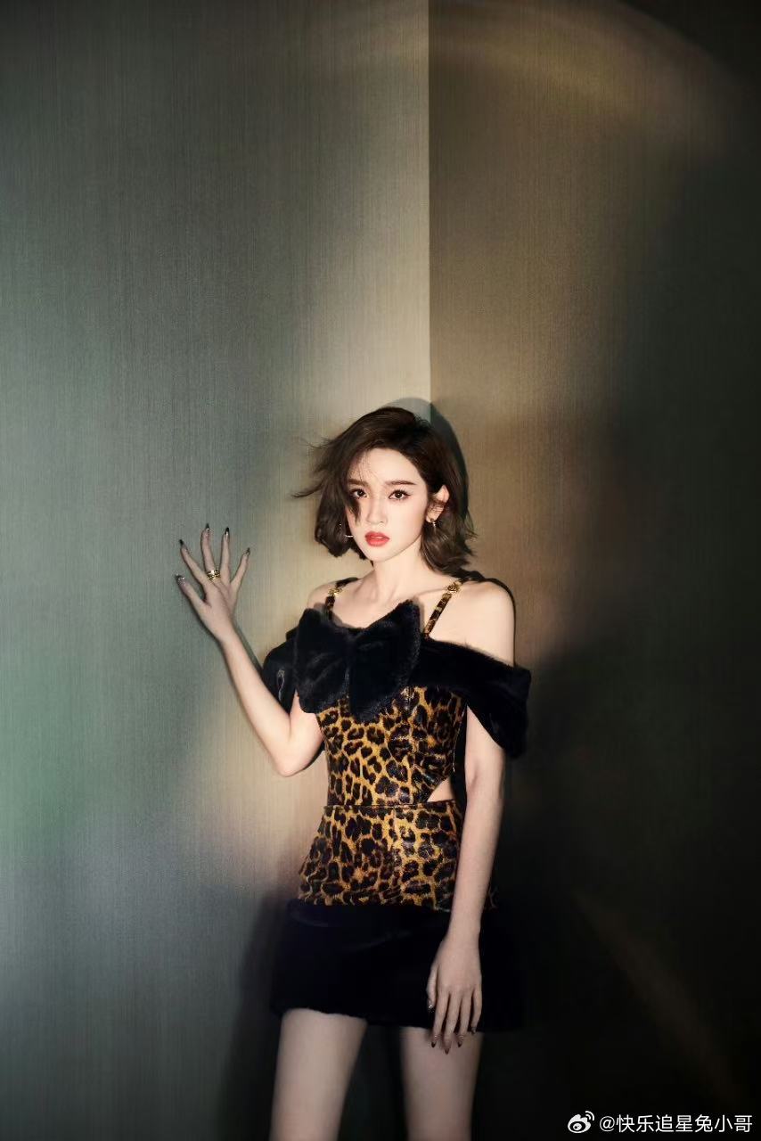 唐艺昕加盟乘风心情很曼妙唐艺昕这张剪影图，把期待值直接拉满。逆光下的曼妙身姿，