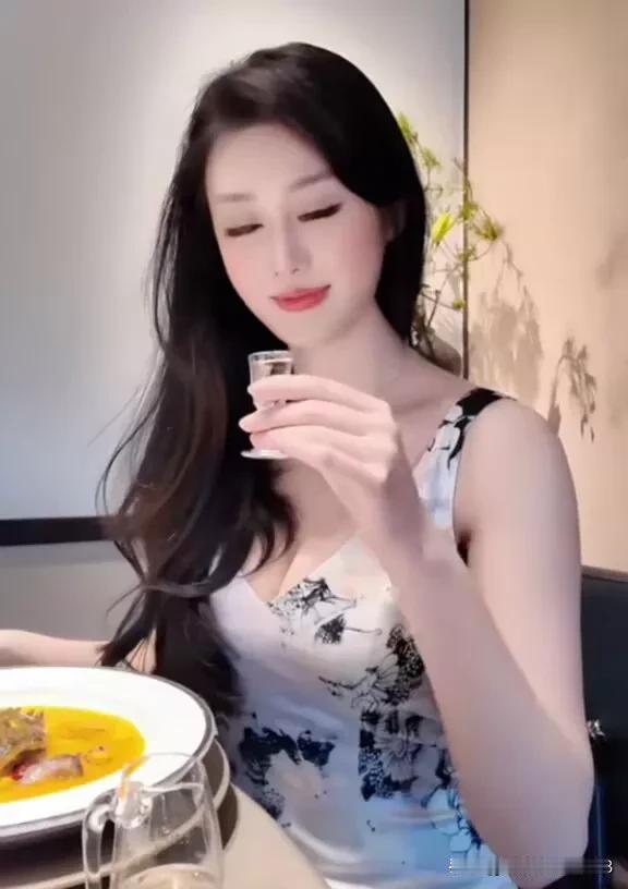 女人被撩时如何判断她是否乐意女人被撩之际，有这五个不拒绝的表现，那她就已经被