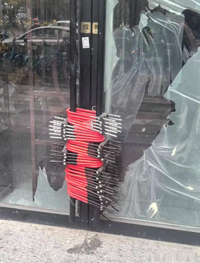 严重怀疑，这是一家卖锁的公司！​​​