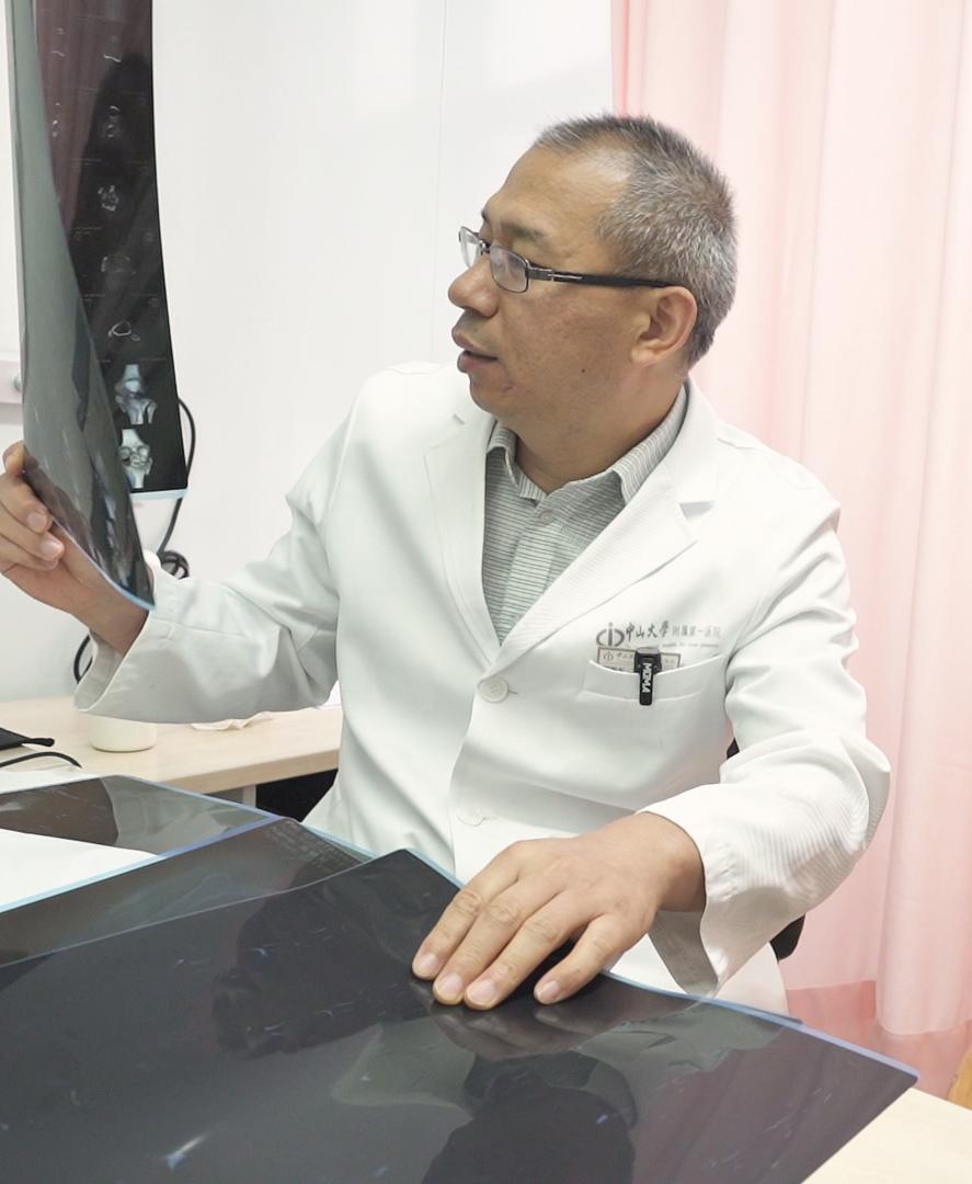 家人患癌，家属怎么办？ 癌症的确诊不仅带来沉重的心理冲击，治疗过程中的...