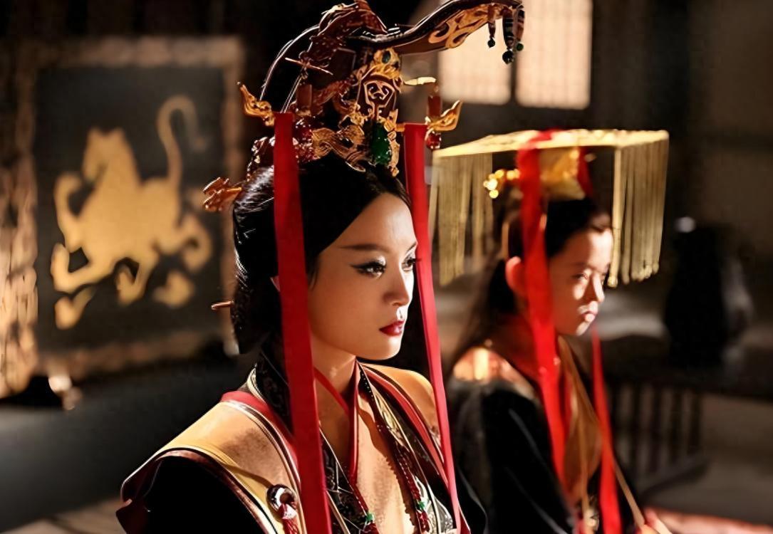 大秦帝国：同是太后私通生二子，芈八子成传奇，赵姬成笑柄，差距就俩字。同样是秦