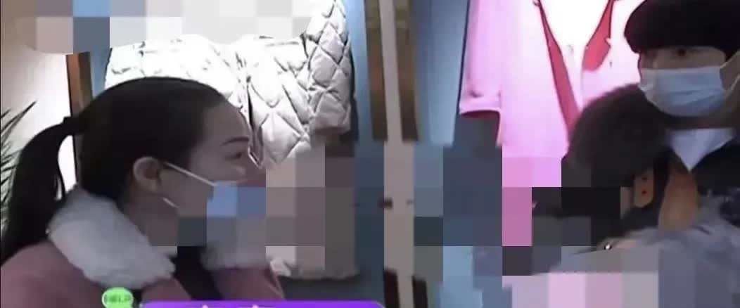 河南郑州，一一女子用600块钱买了一身衣服，带回家剪标签的时候却发现吊牌上的价格