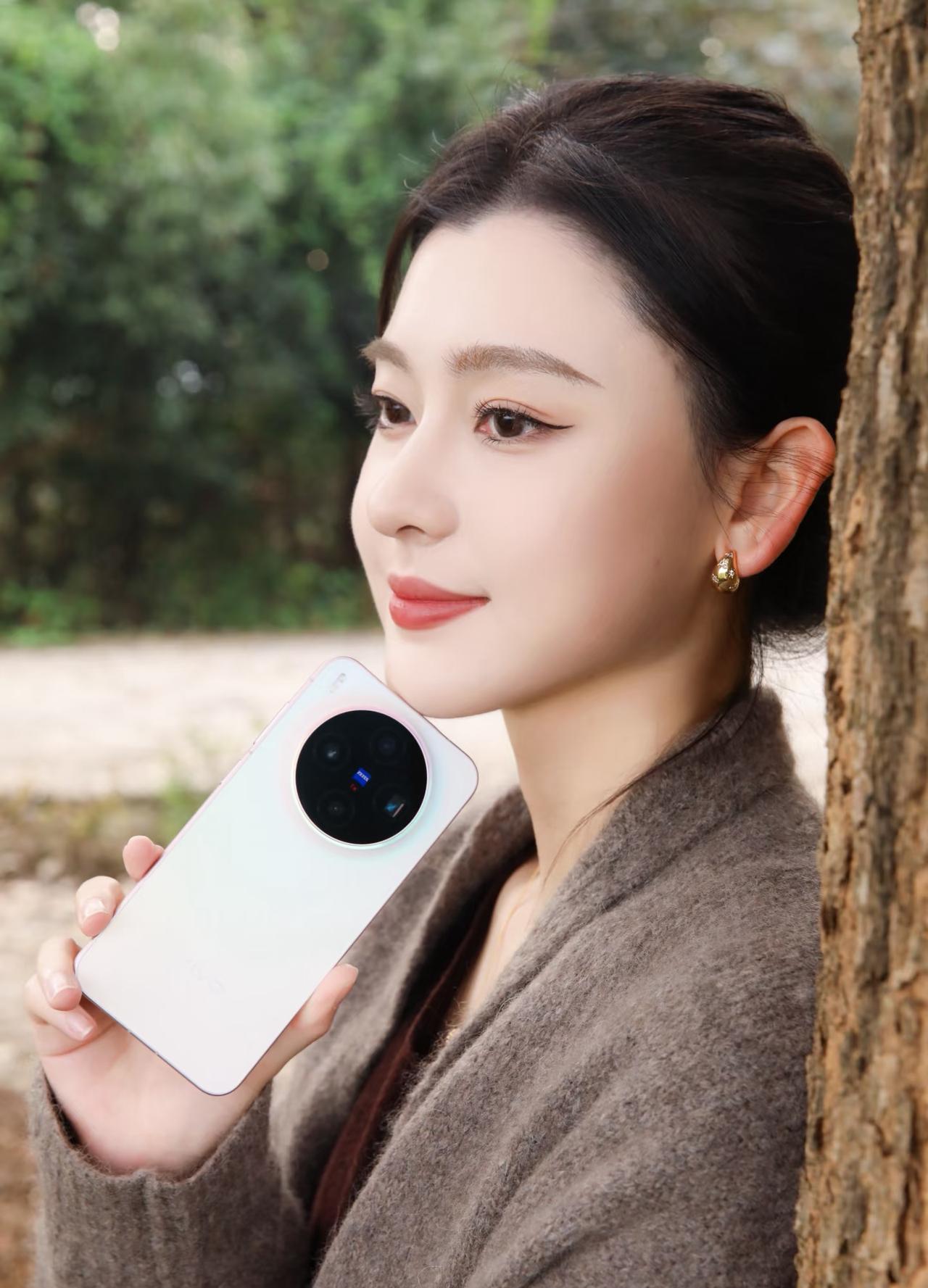 人造太阳，位于仰望与脚踏之间当“人造太阳”的光芒刺破实验室的寂静，我们不禁惊叹