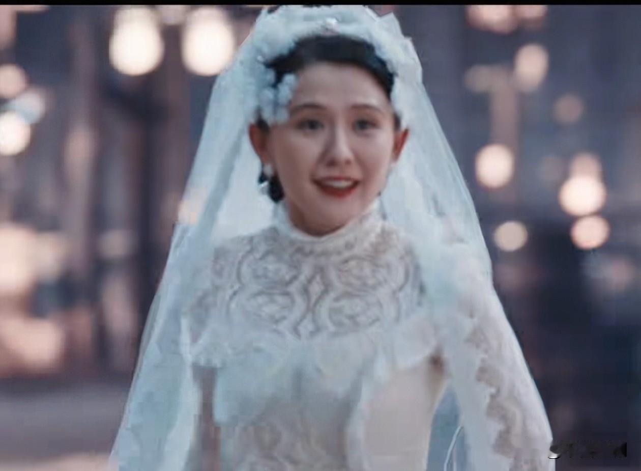《灼灼韶华》夏初去🔟，婚礼变葬礼。好不容易两人决定结婚，一起挑选婚纱，夏初突