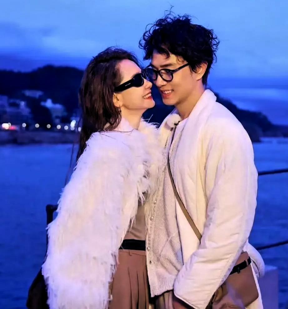 李承铉这辈子都“逃不出”戚薇手掌心了，原因很简单，不是因为戚薇太漂亮，而是因