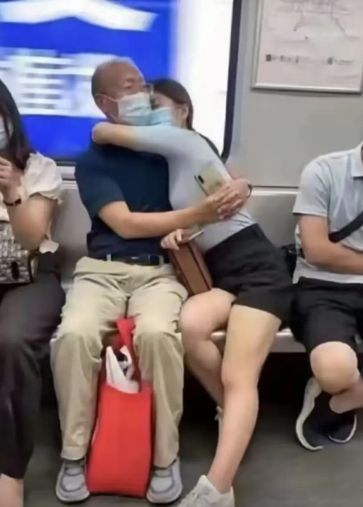 这到底喜欢老头什么啊?