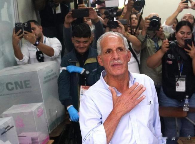 这个小老头本来胜券在握，香槟都准备好了，同时他也做好了是台湾吃席的准备，万万没想