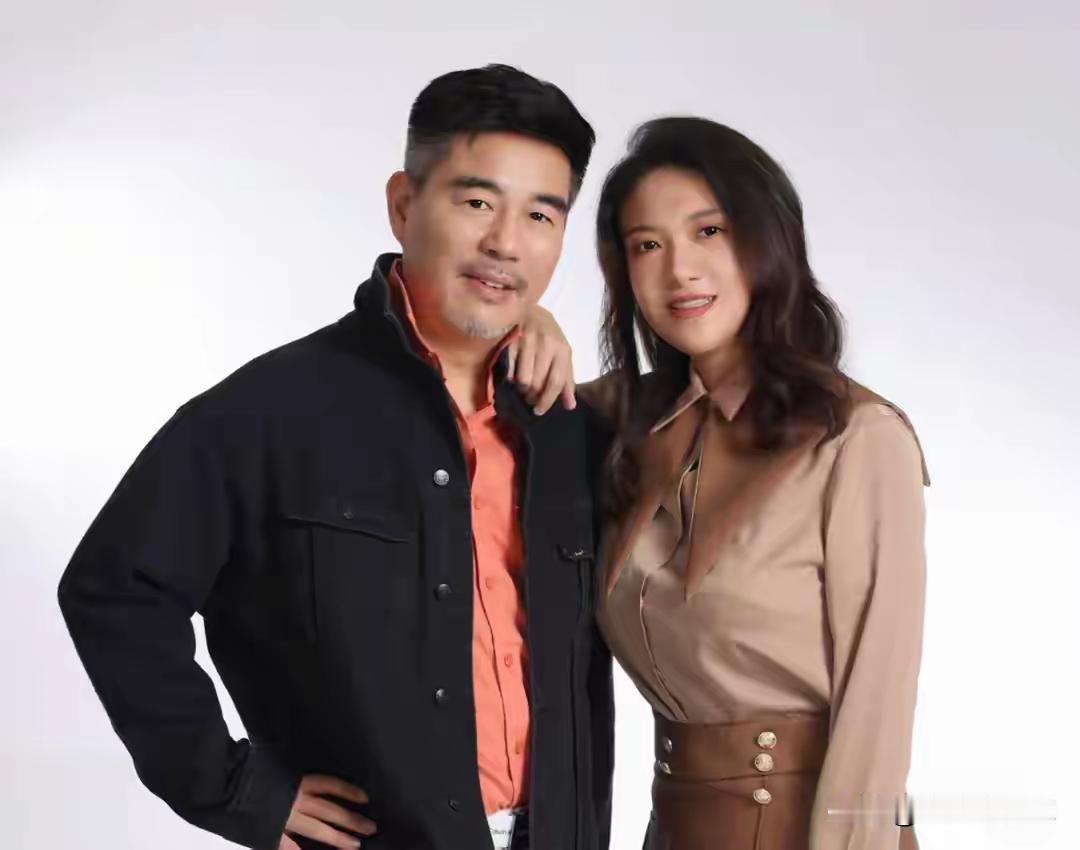 曝58岁演员周惠林娶31岁央视主持人，女儿三个月，他亲自带娃。周惠林应是二婚，儿