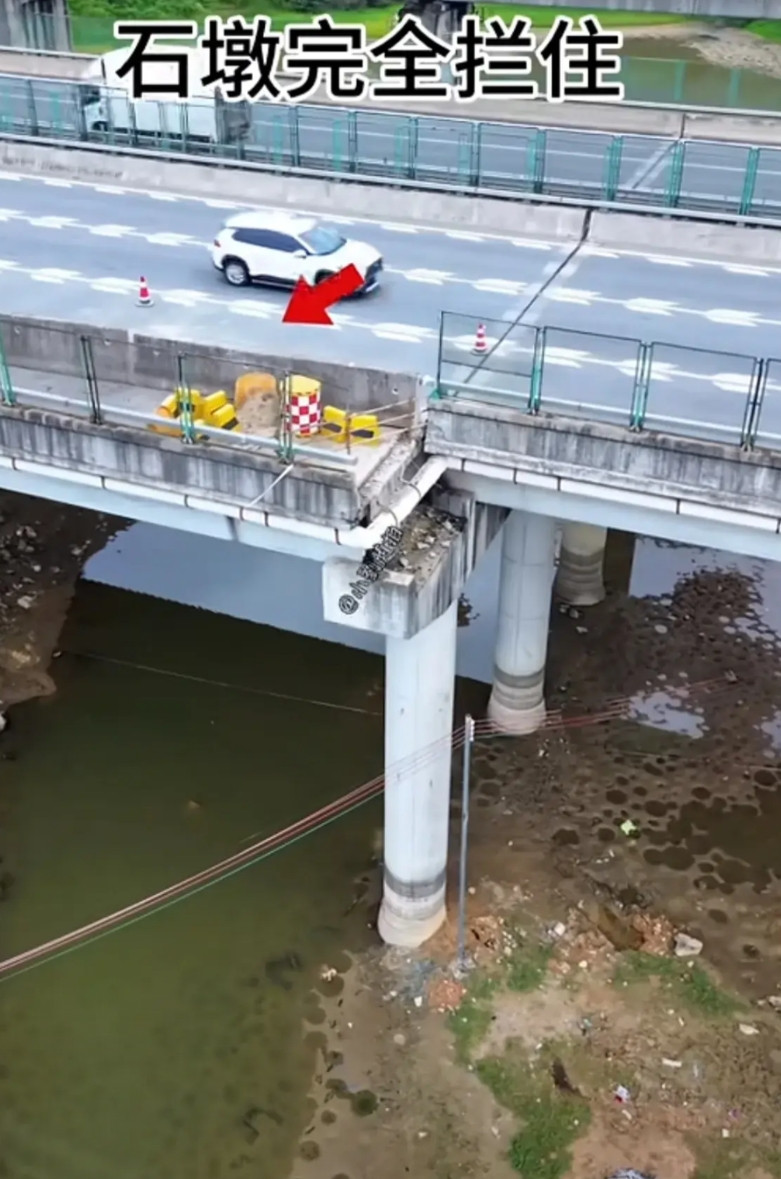 东莞一道路出了事故，才让人发现有如此设计的道路，这设计者脑袋怎么想的，而审核的人