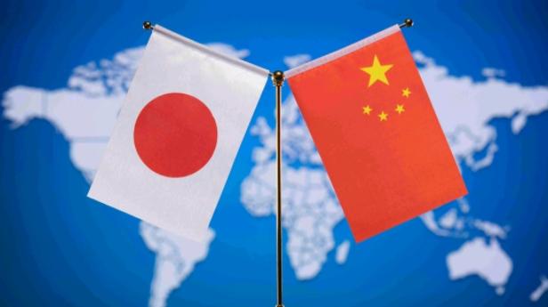 高市早苗态度变软了，找人给中方喊话，希望中国给一个台阶下！在我们多方严厉警告，要