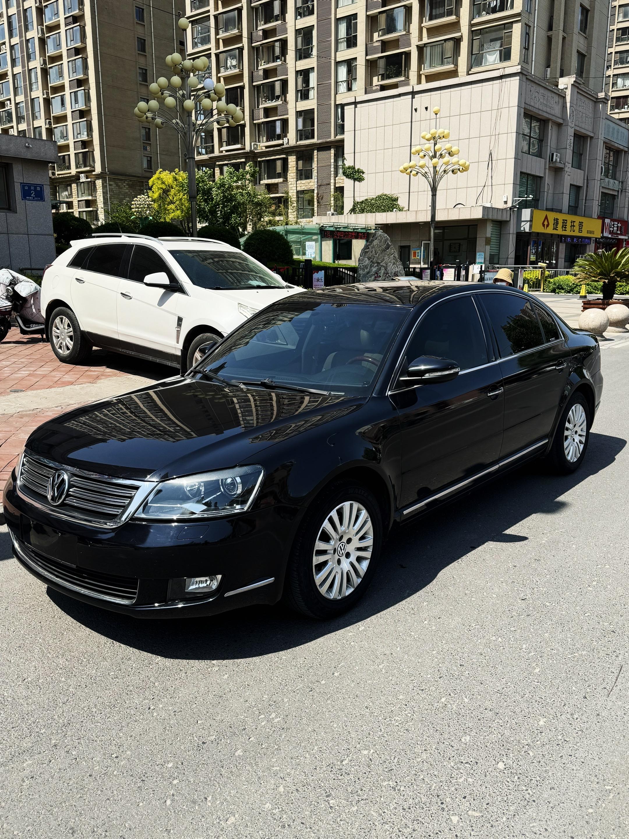 人前装善 人后装鬼