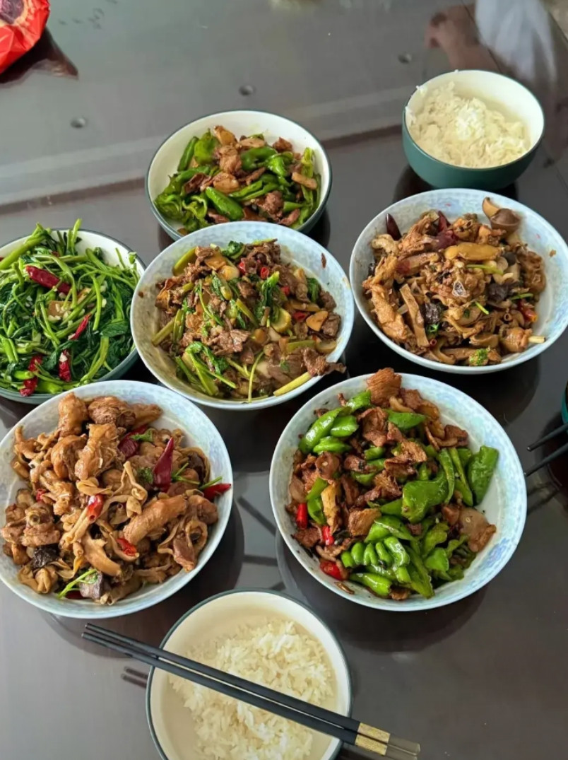两个人的晚饭，有菜有肉，大家觉得怎么样？