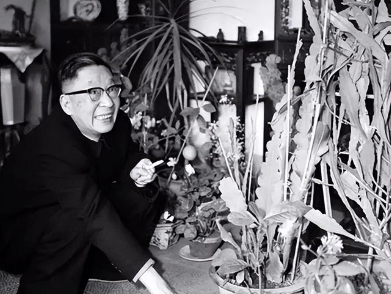1945年，国民党高官王绍斋泄密黄金储蓄将提价75%，有内幕消息的纷纷抢购黄金。