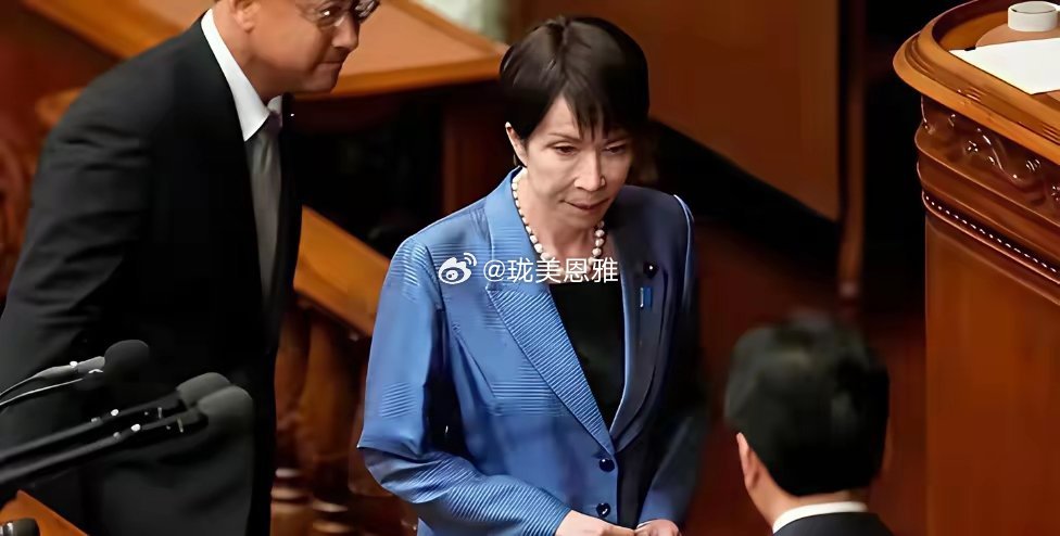 “女性不能当天皇？”这是高市早苗的潜规则但德仁在记者会上，亲手砸了这条规则