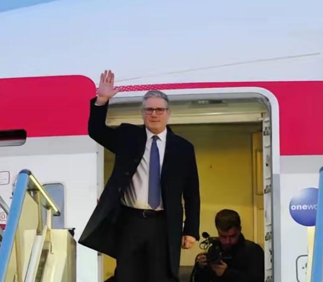 英国首相斯塔默“投喂”给了世界三句话！第一句：中国不是“正在崛起”，是