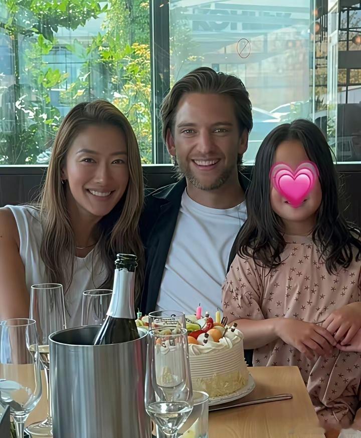 谢贤最不担心的人，就是女儿谢婷婷。毕竟谢霆锋离婚后和王菲复合这么多年，始终没再领