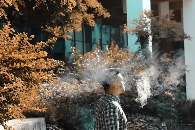 为何有人说戒烟就戒掉？医生坦言，这类人身上有着不一般的特质生活里有一类烟民，