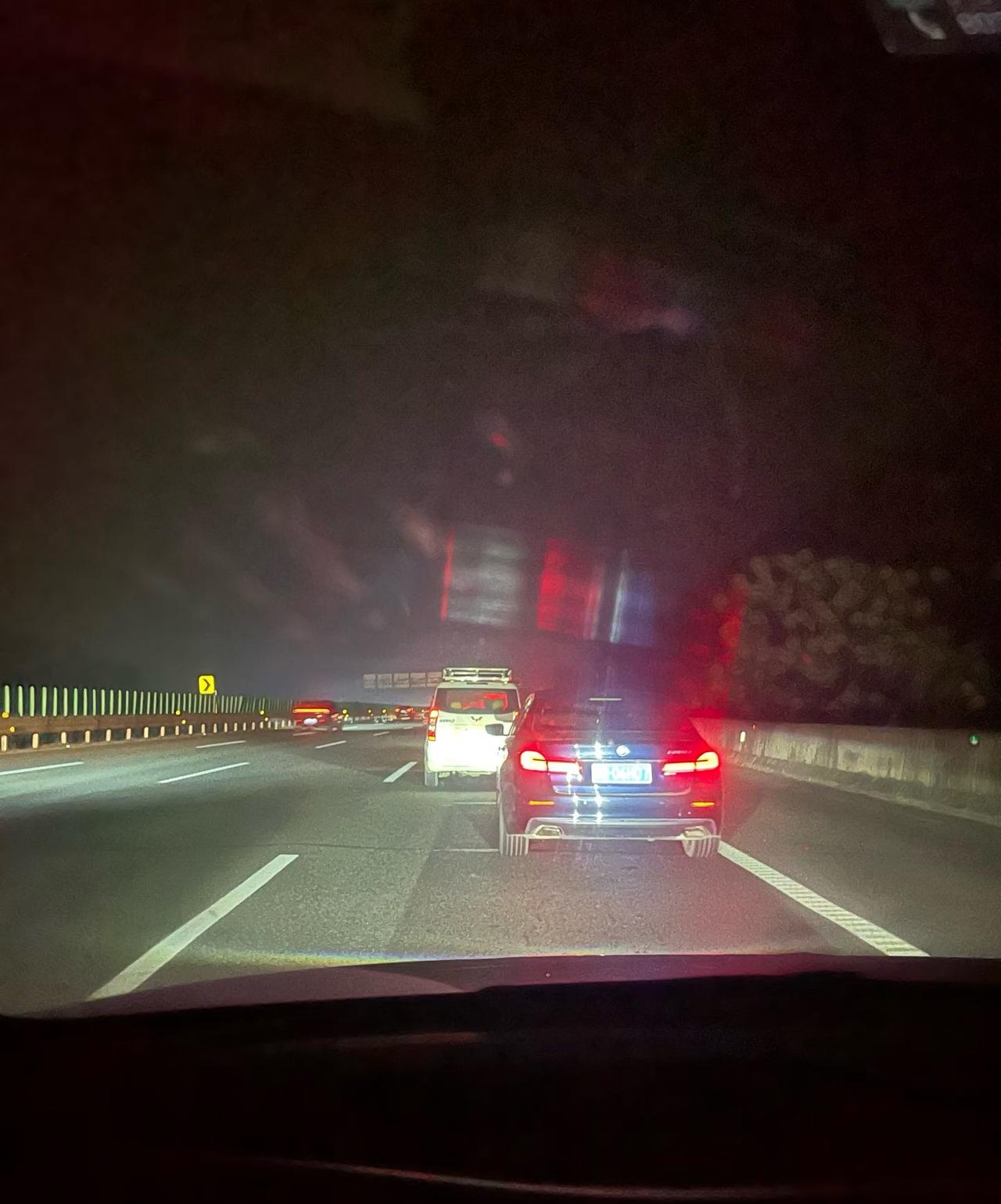 柳州进城高速这是咋了？绕了俩高速路都下不去，直接封了？不是全封吧？到底啥情况啊，