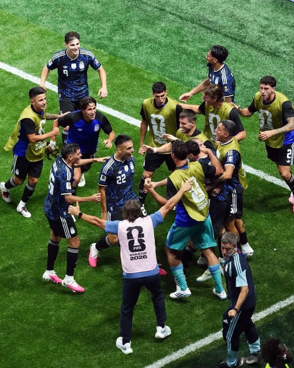 没想到阿根廷16年间，已经发生这么多事：2010世界杯：主帅马拉多纳+梅西阿